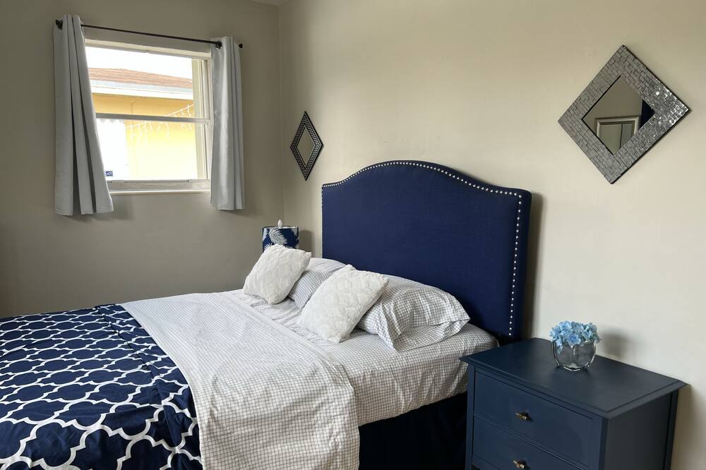 Photo of Bedroom in Miami Gardens