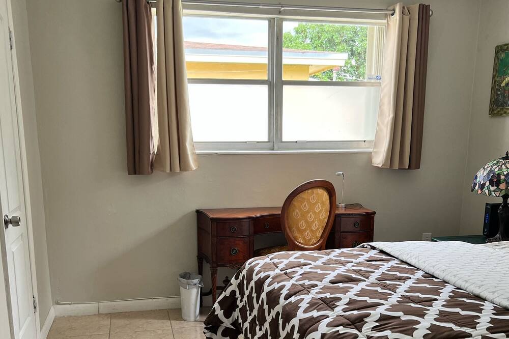 Photo of Bedroom in Miami Gardens