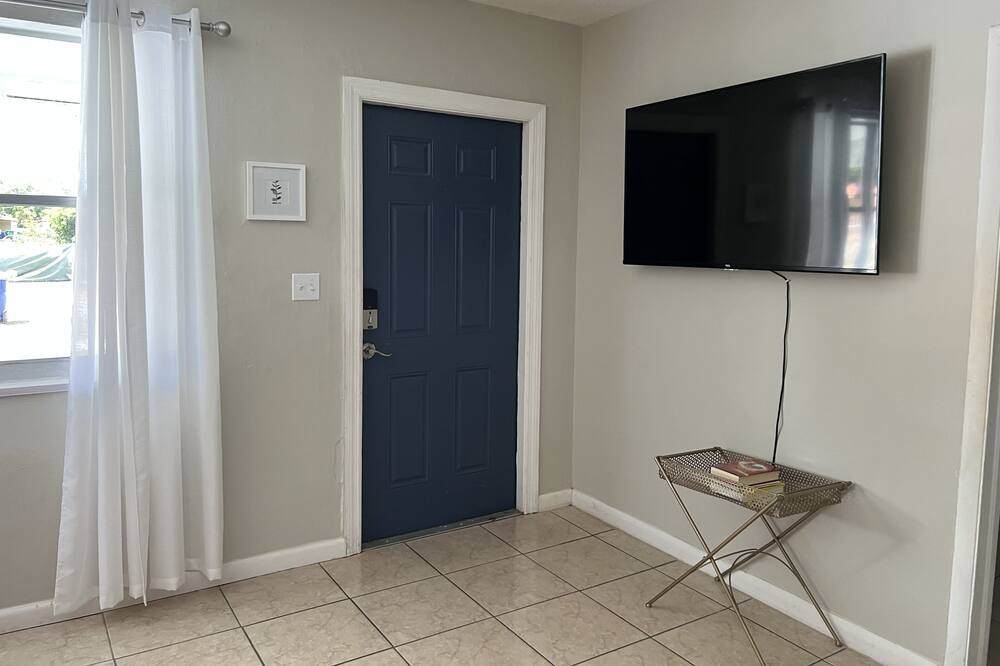 Photo of Bedroom in Miami Gardens