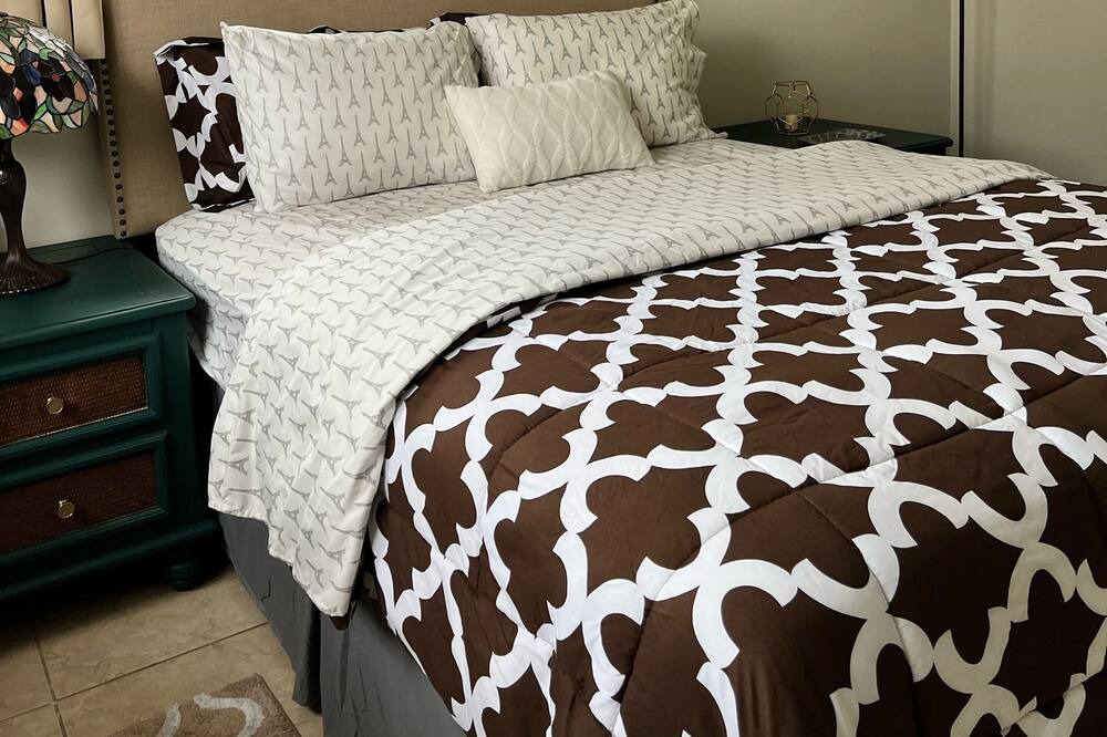 Photo of Bedroom in Miami Gardens