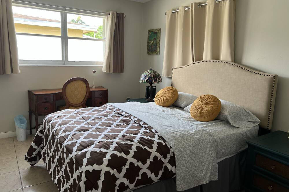 Photo of Bedroom in Miami Gardens