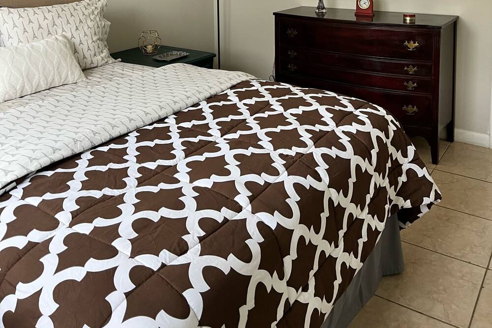 Photo of Bedroom in Miami Gardens