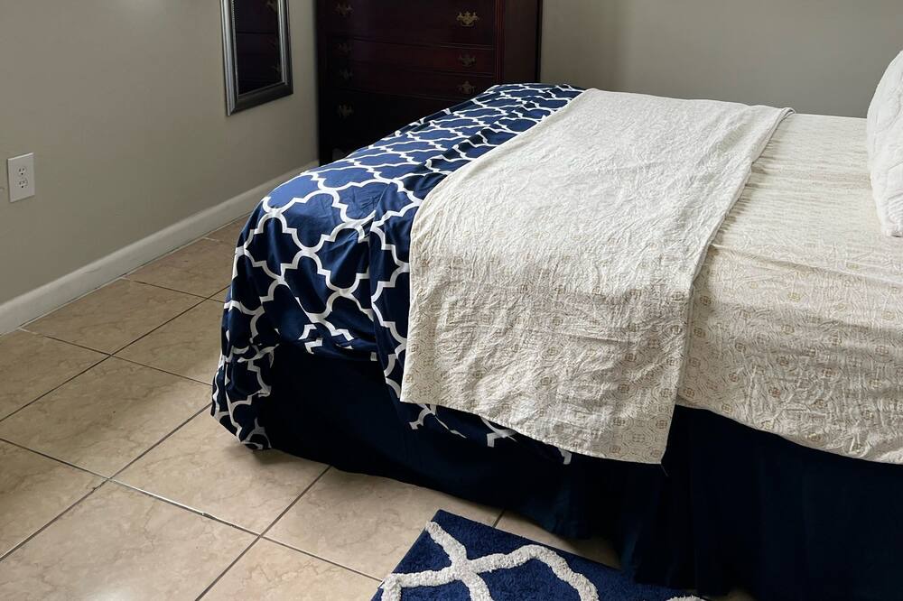 Photo of Bedroom in Miami Gardens