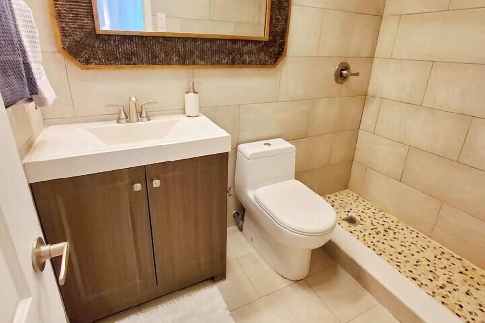 Photo of Bathroom in Royal Poinciana
