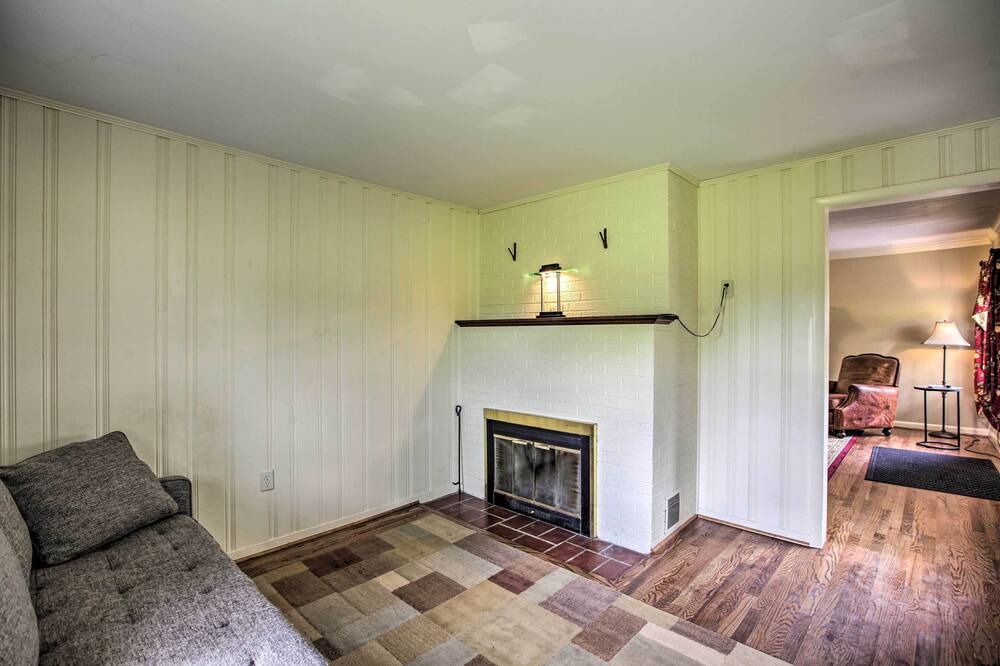 Photo of Livingroom in Barboursville