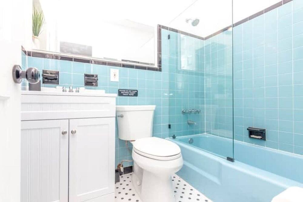 Photo of Bathroom in Middle River Terrace