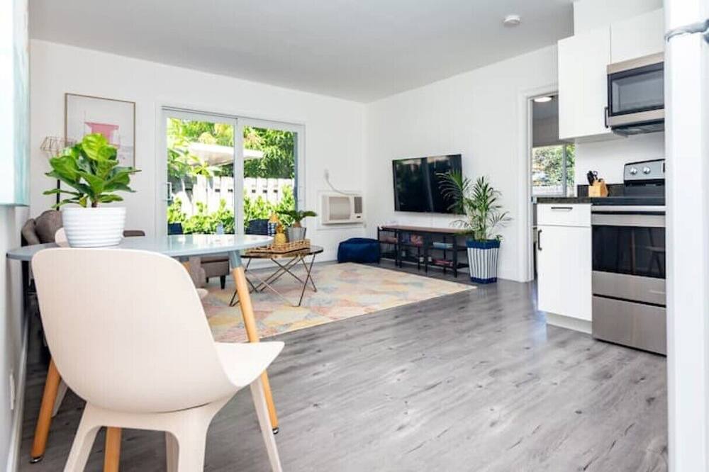 Photo of Livingroom in Middle River Terrace