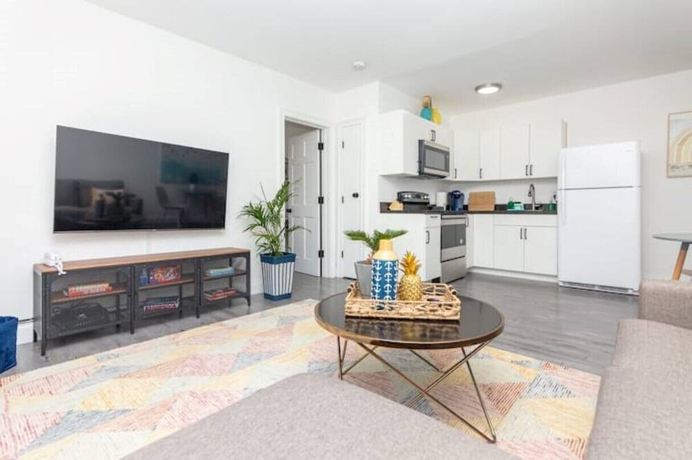 Photo of Livingroom in Middle River Terrace