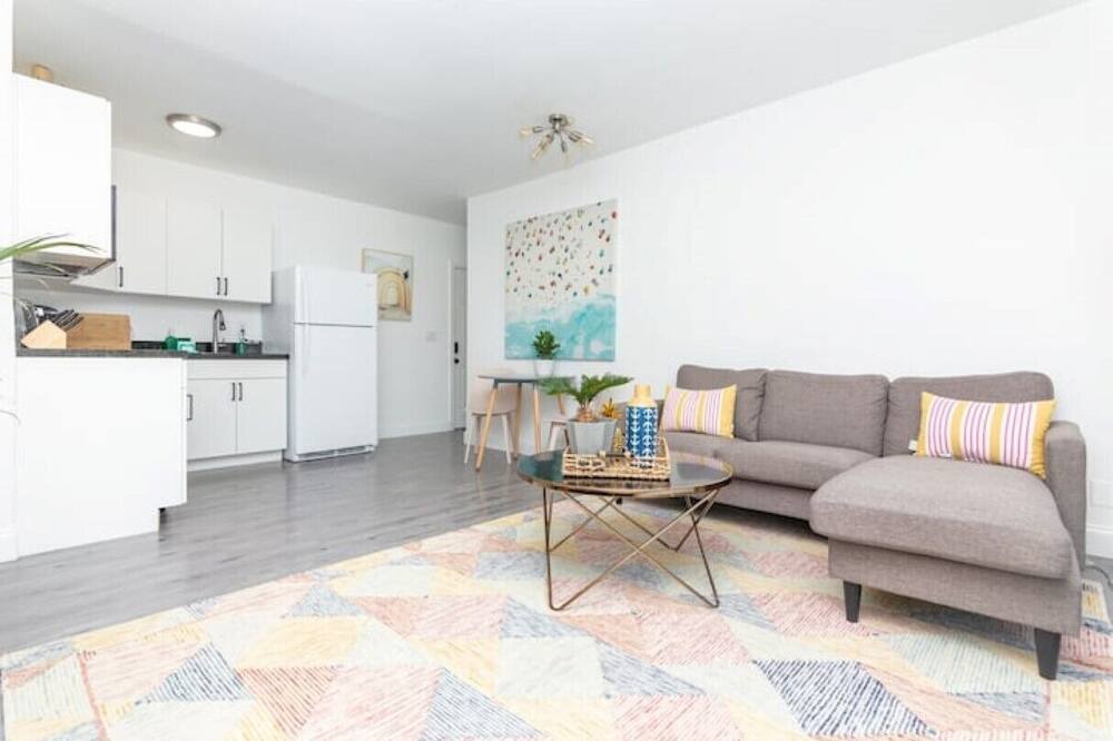 Photo of Livingroom in Middle River Terrace
