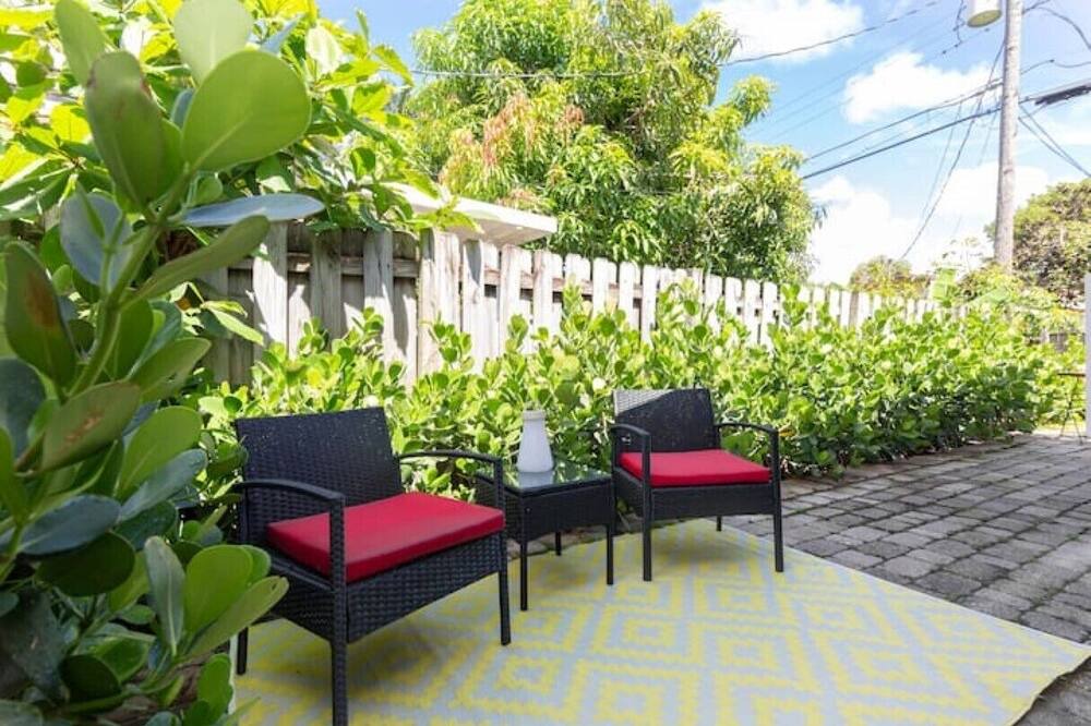 Photo of Patio Balcony in Middle River Terrace