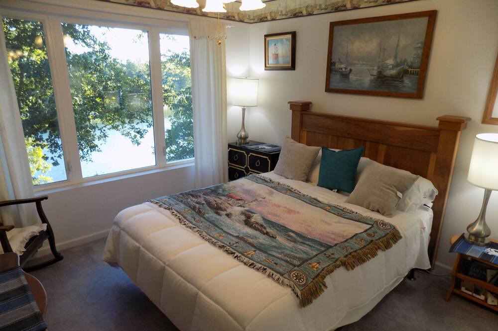Photo of Bedroom in Lottsburg