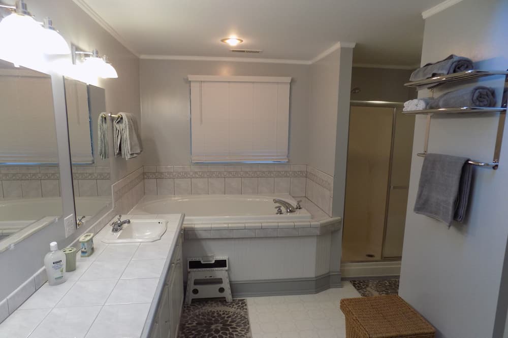 Photo of Bathroom in Lottsburg