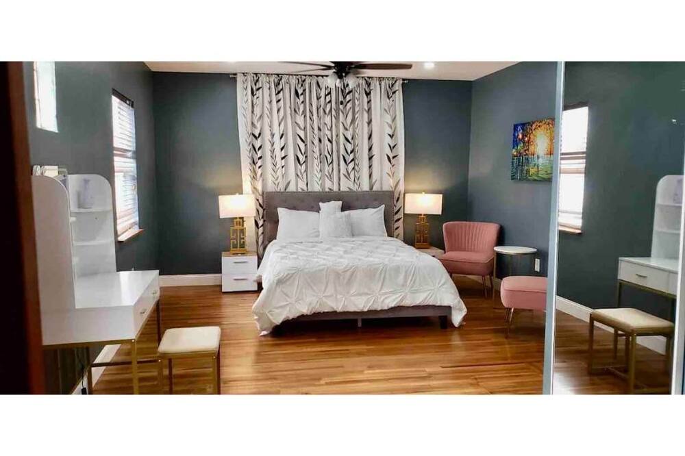 Photo of Bedroom in Royal Poinciana