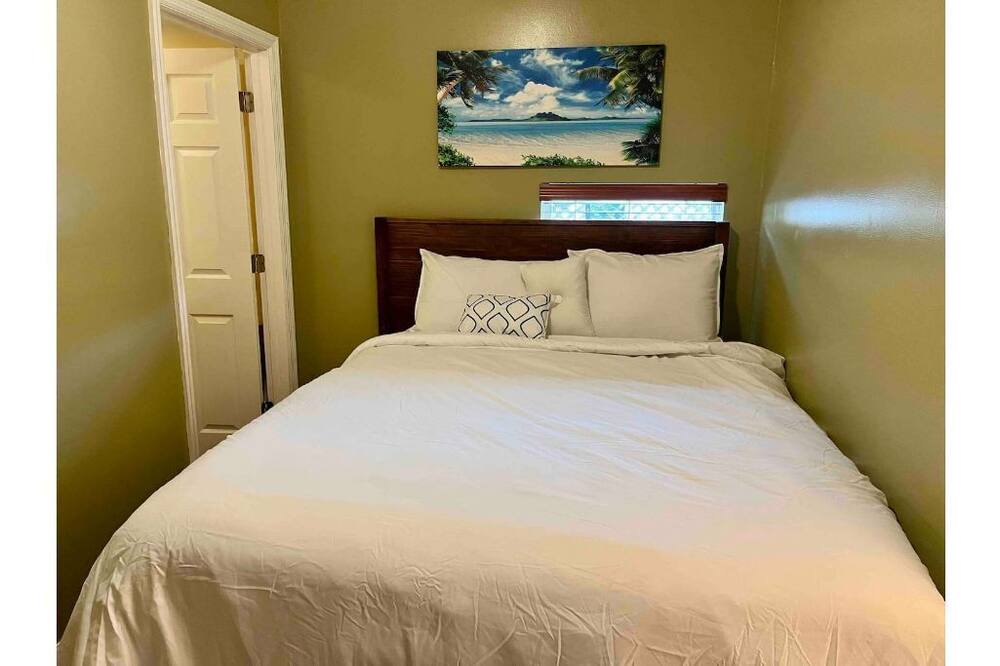 Photo of Bedroom in Royal Poinciana