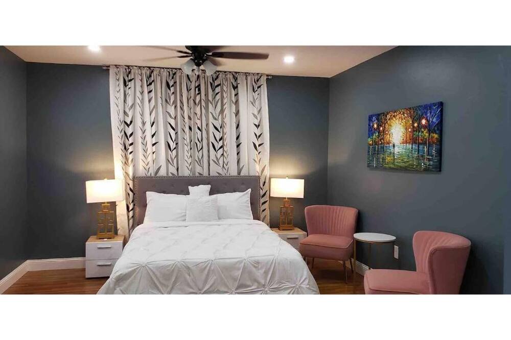 Photo of Bedroom in Royal Poinciana
