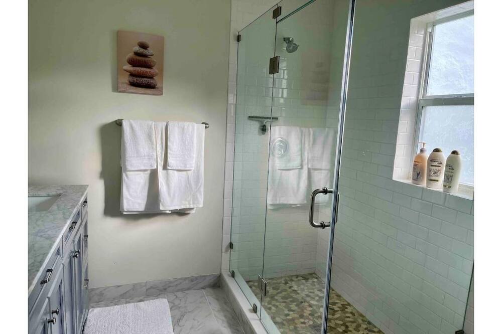 Photo of Bathroom in Royal Poinciana