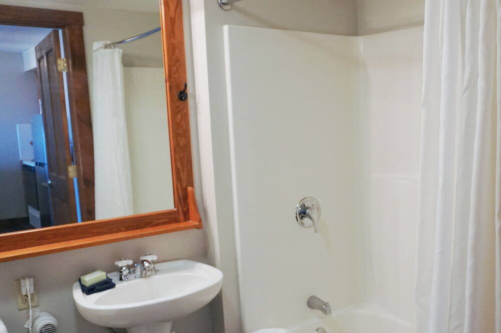 Photo of Bathroom in Edray