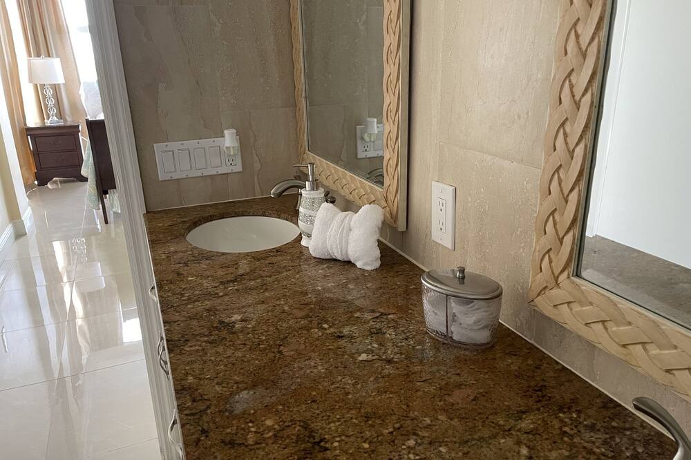 Photo of Bathroom in Bermuda Riviera