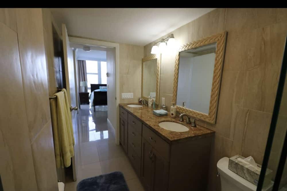 Photo of Bathroom in Bermuda Riviera