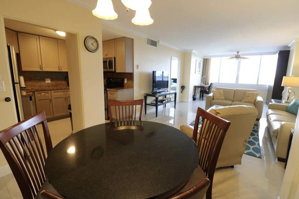 Photo of Kitchen in Bermuda Riviera