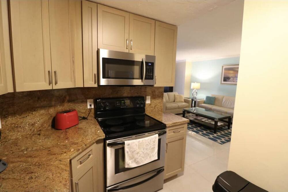 Photo of Kitchen in Bermuda Riviera