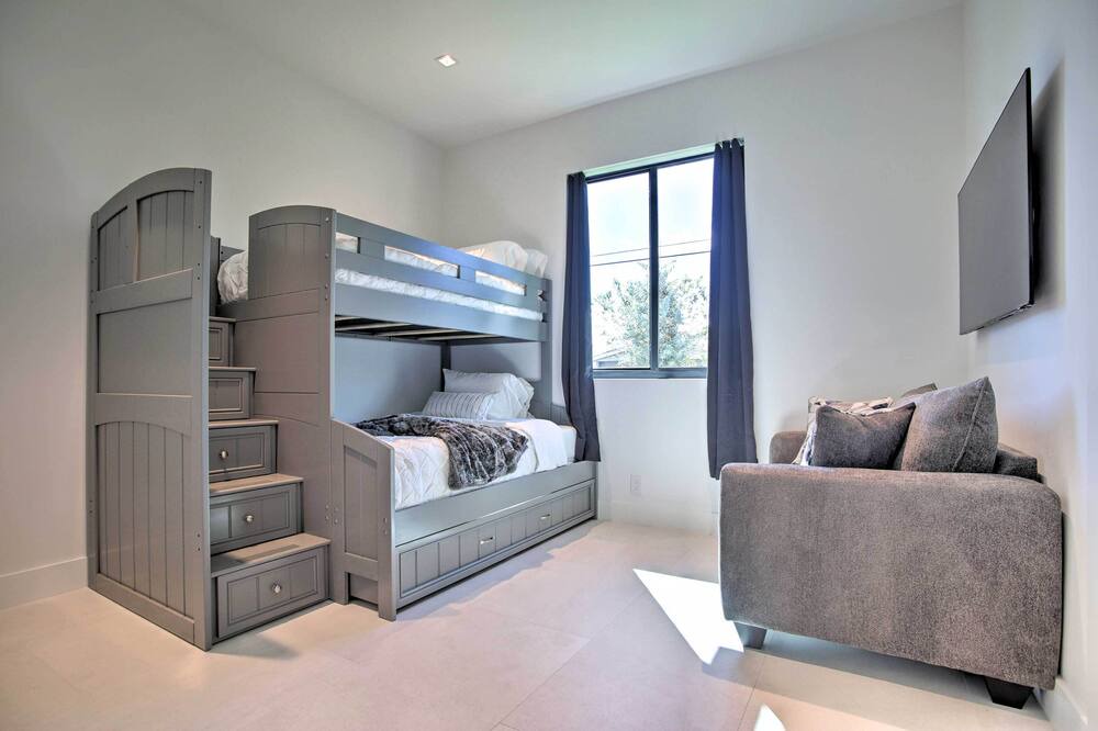 Photo of Bedroom in Coral Ridge