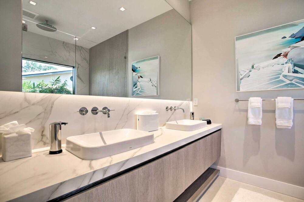 Photo of Bathroom in Coral Ridge