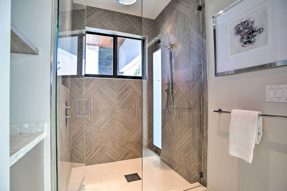 Photo of Bathroom in Coral Ridge