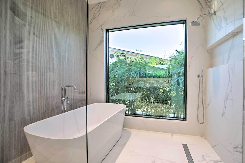 Photo of Bathroom in Coral Ridge