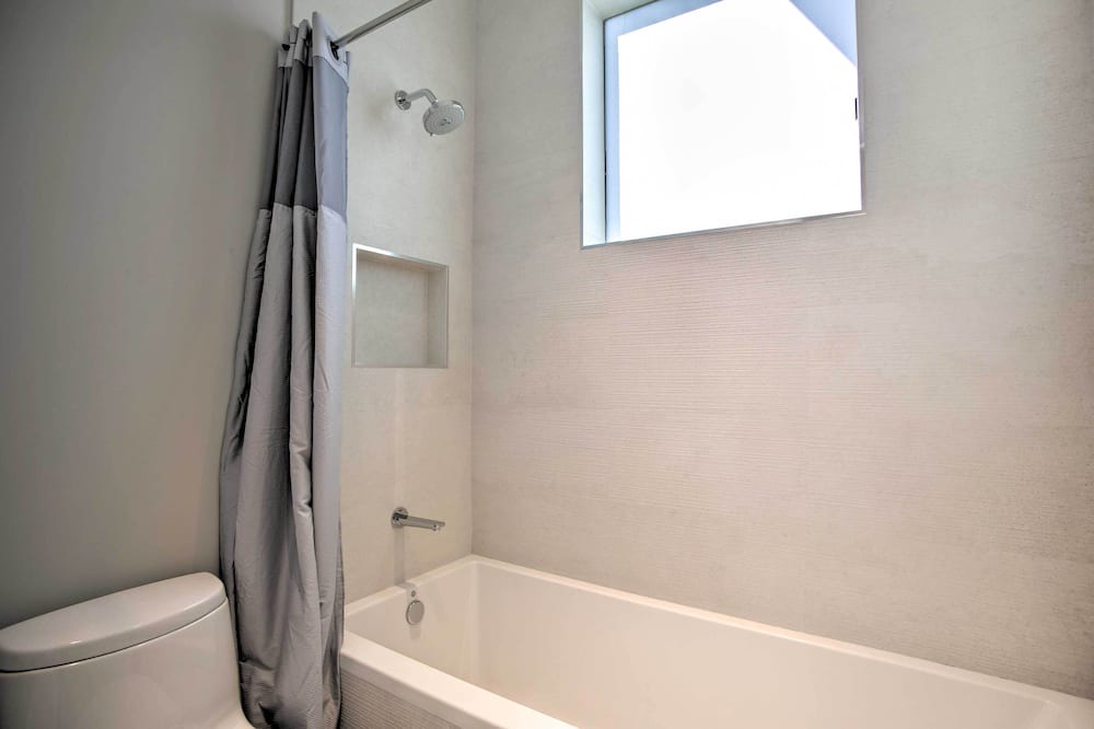 Photo of Bathroom in Coral Ridge