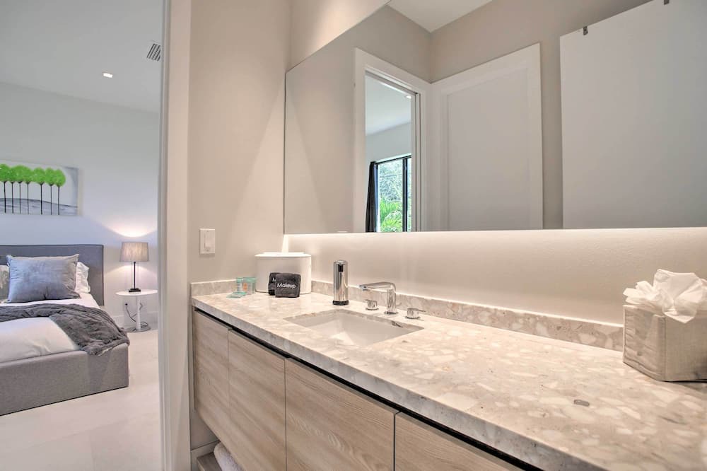 Photo of Bathroom in Coral Ridge