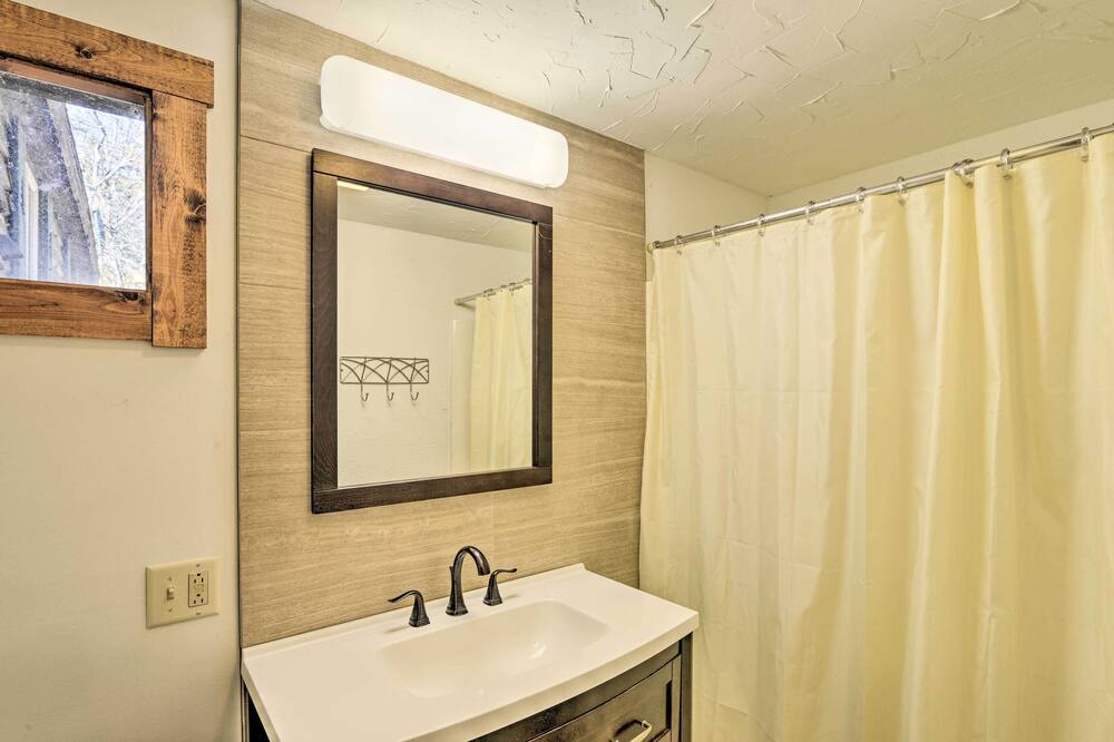 Photo of Bathroom in Edray