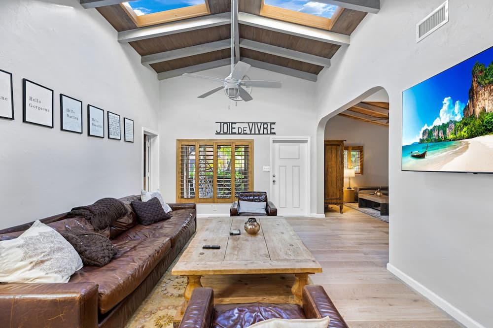 Photo of Livingroom in Hendricks and Venice Isles