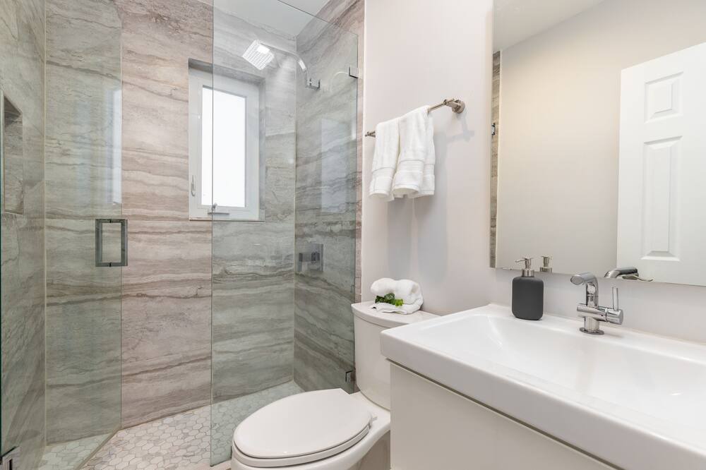 Photo of Bathroom in Colee Hammock