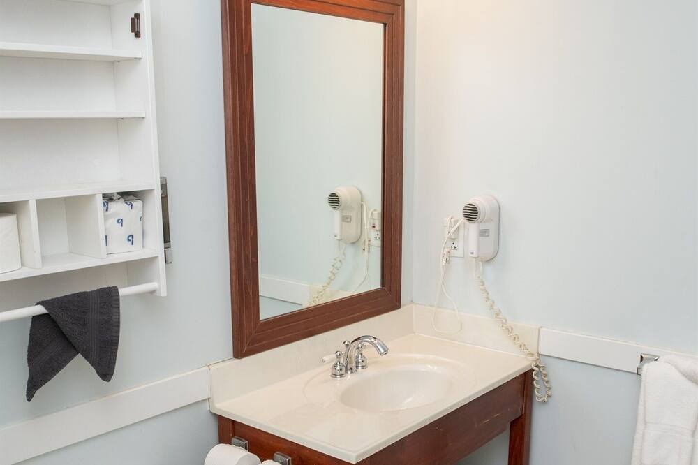 Photo of Bathroom in Edray