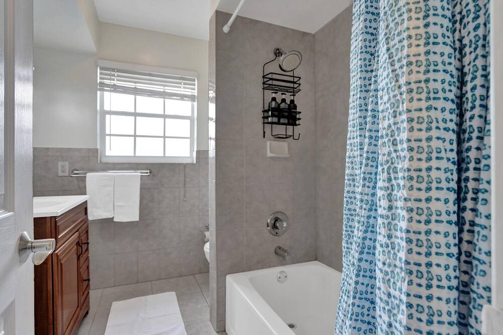 Photo of Bathroom in Pembroke Pines