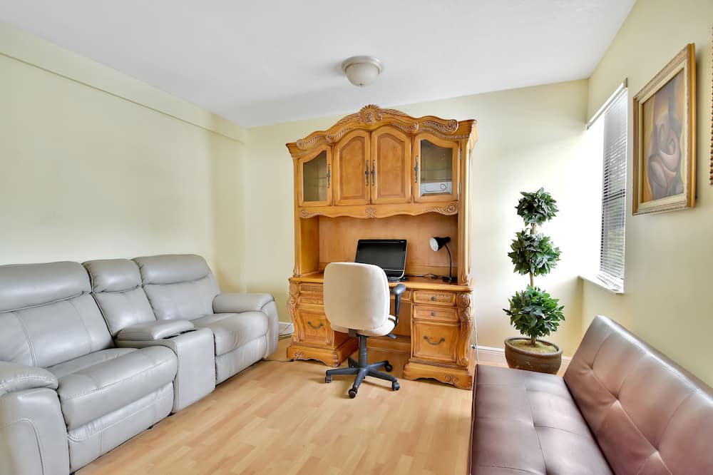 Photo of Livingroom in Southwest Ranches