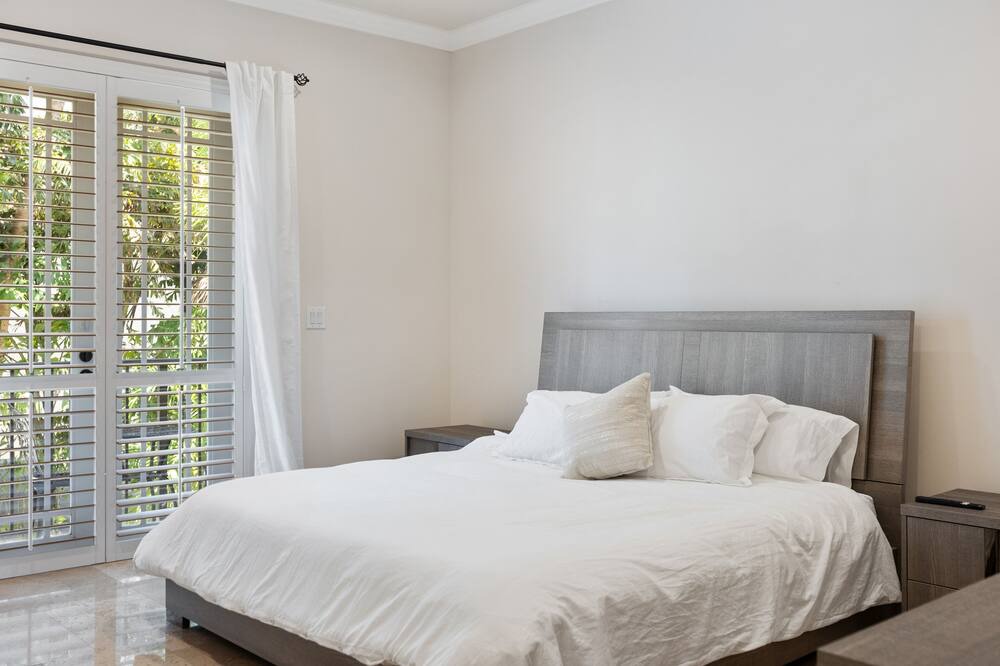 Photo of Bedroom in Eastern Shores