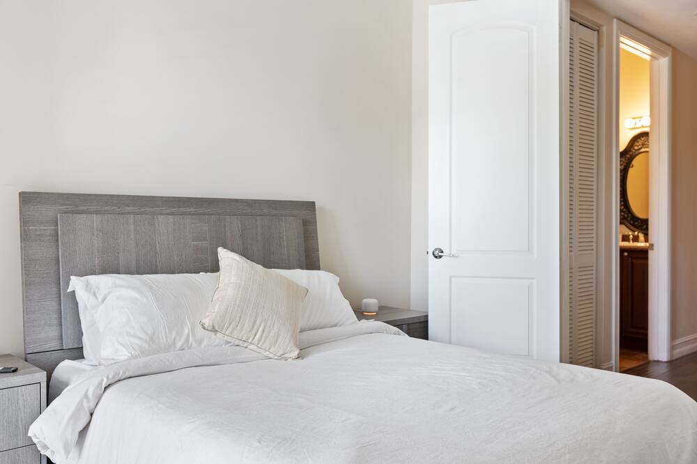 Photo of Bedroom in Eastern Shores