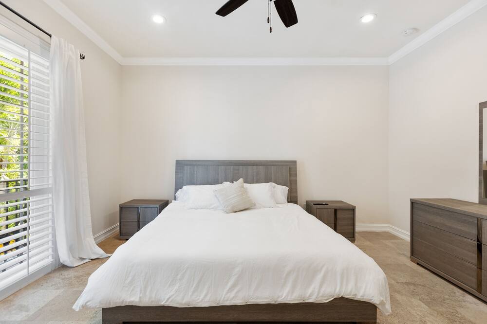 Photo of Bedroom in Eastern Shores