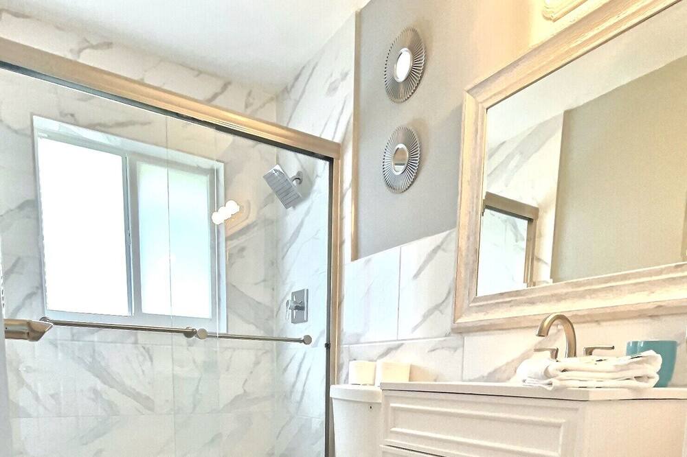 Photo of Bathroom in Wilton Manors