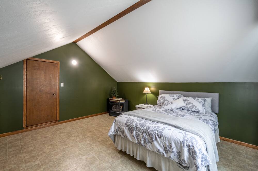 Photo of Bedroom in Millersburg