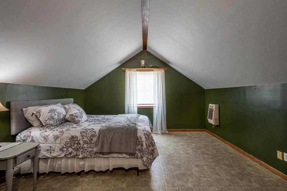Photo of Bedroom in Millersburg