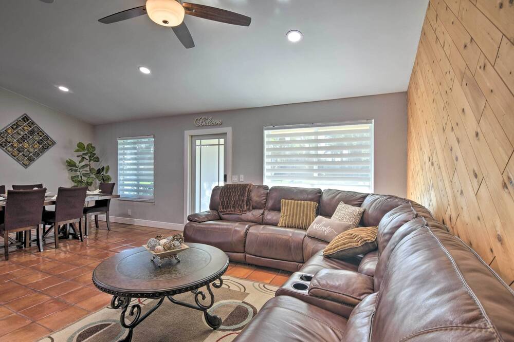 Photo of Livingroom in Weston