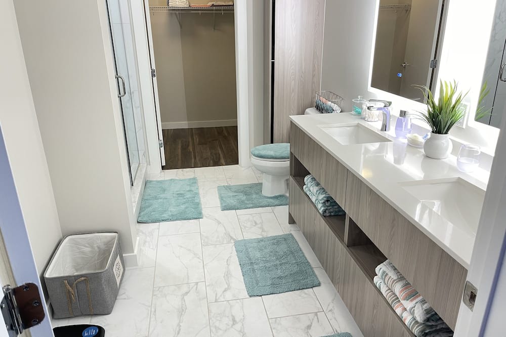 Photo of Bathroom in Flagler Village