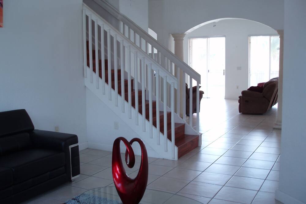 Photo of Livingroom in Miami Lakes