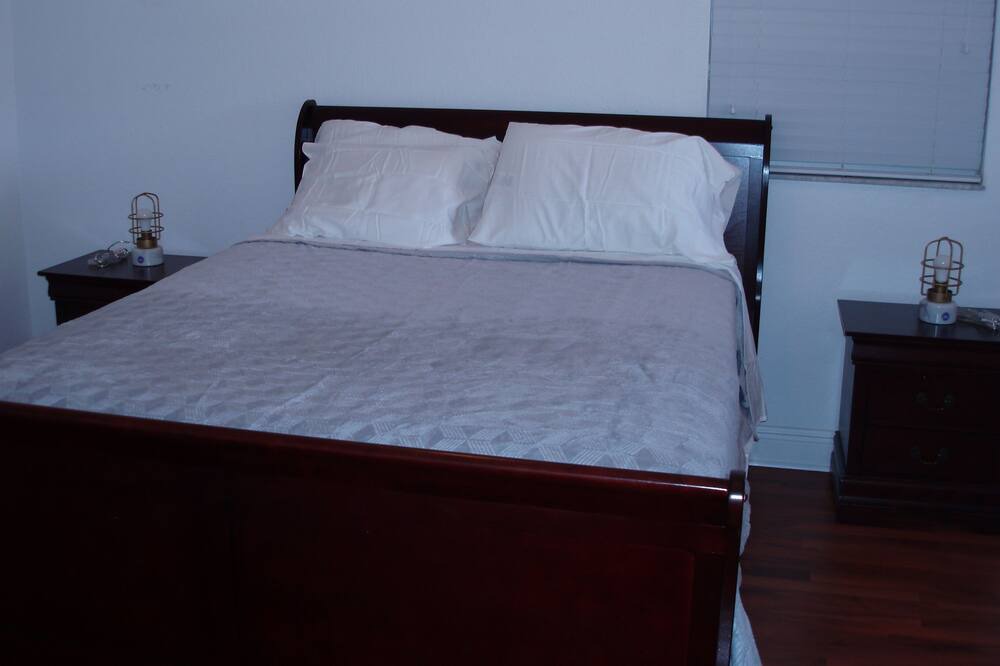 Photo of Bedroom in Miami Lakes