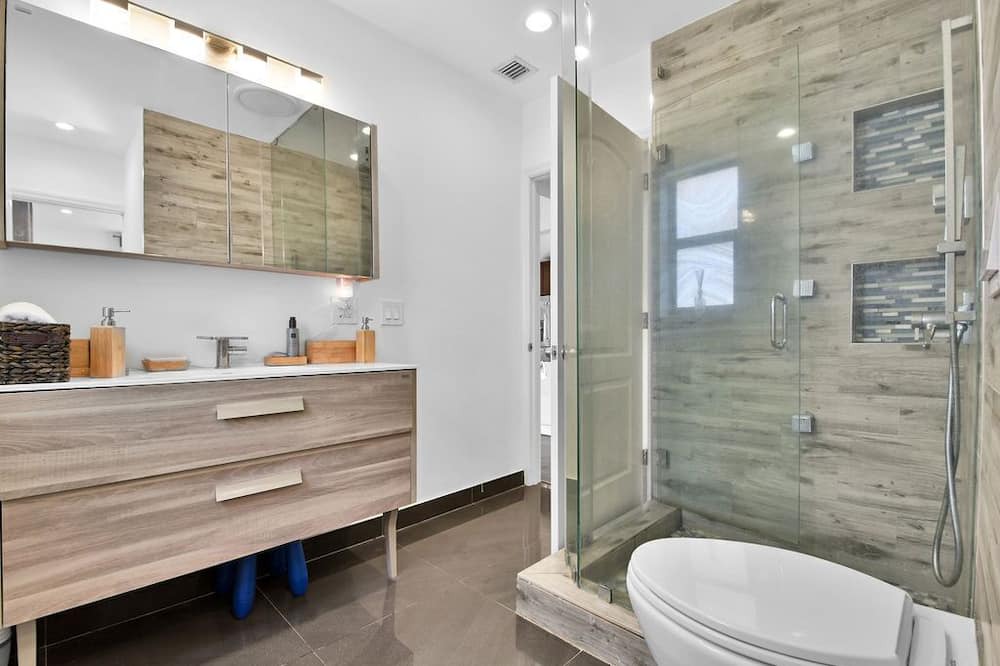 Photo of Bathroom in Biscayne Park
