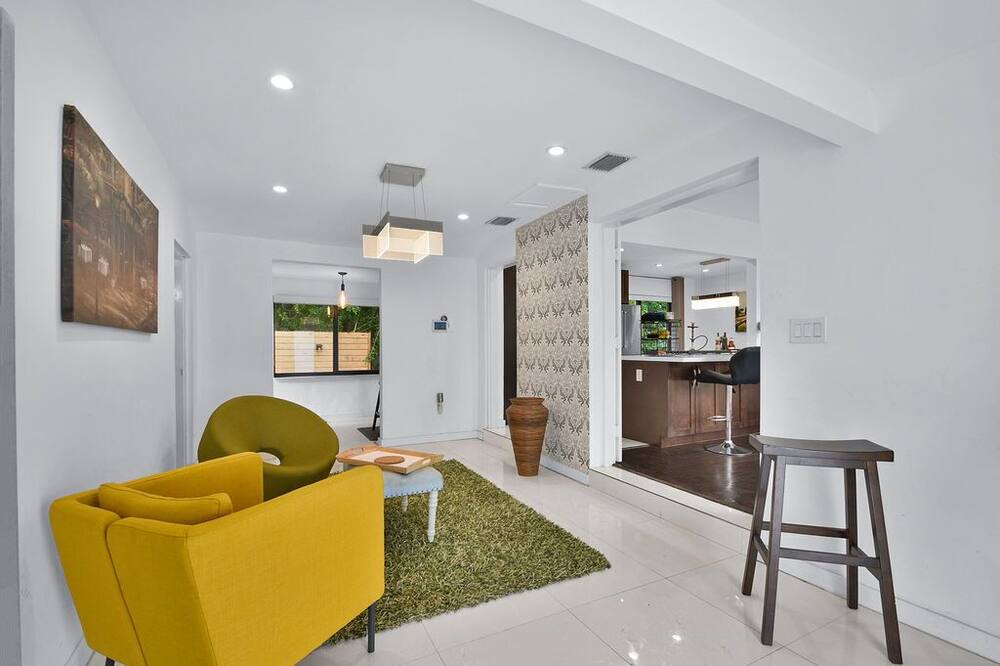 Photo of Livingroom in Biscayne Park