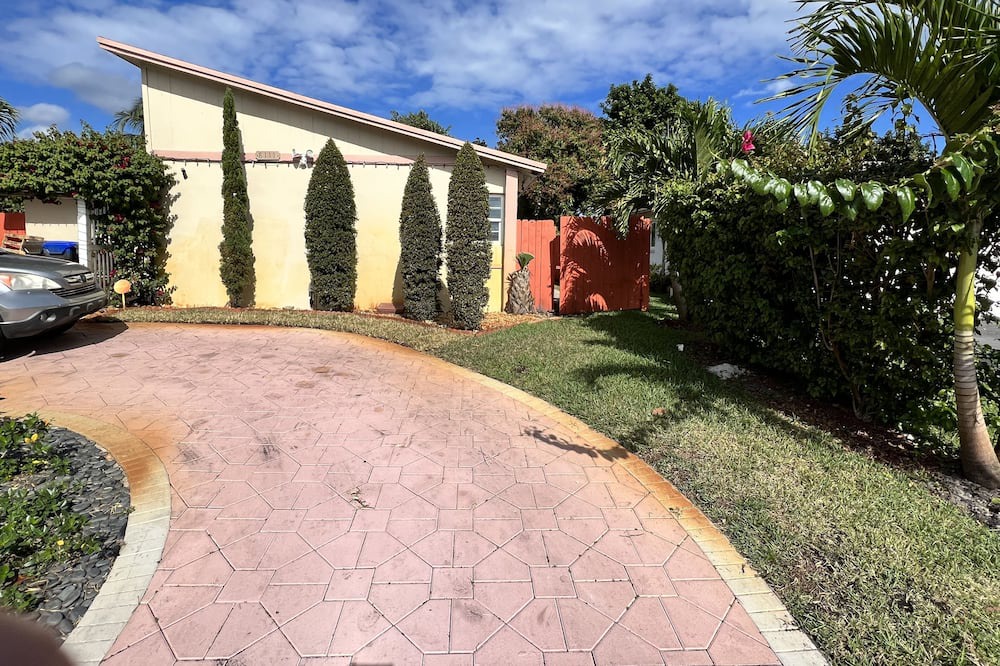 Photo of Outdoor in North Lauderdale